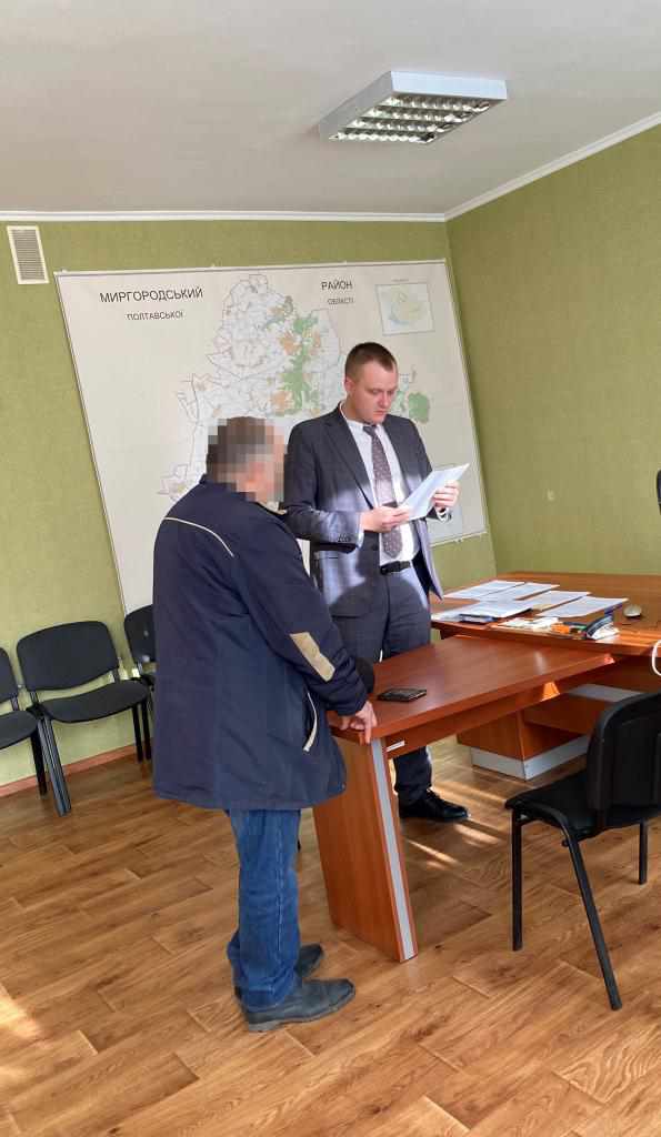 Голова та двоє депутатів сільради на Полтавщині підробили документи 