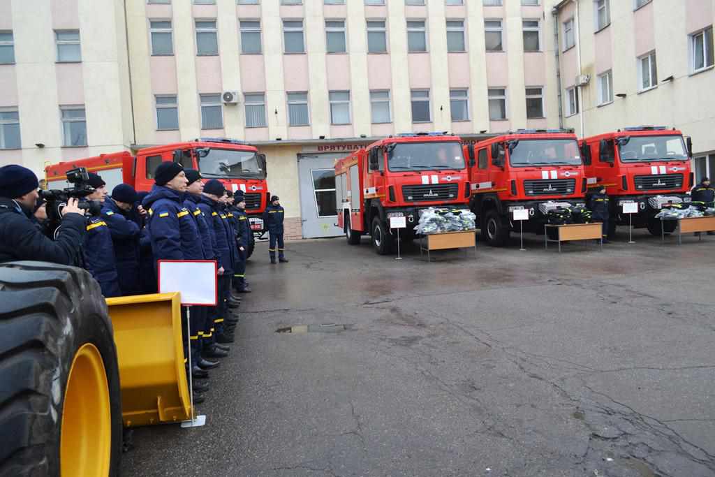 Полтавські рятувальники отримали сучасну техніку від ДСНС України та партнерів з Китаю і Шотландії. ФОТО