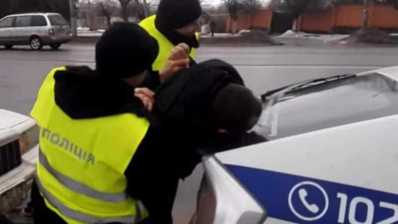 На Полтавщині чоловік заявив, що отримав переломи від керівників патрульної поліції: що каже поліція