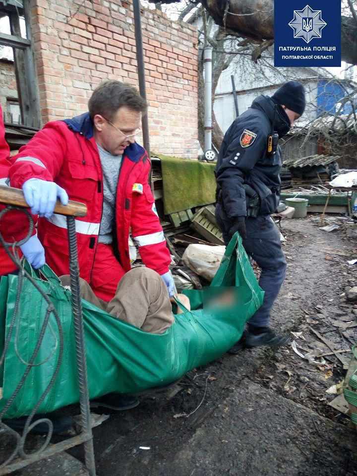 Патрульні та лікарі врятували непритомного полтавця