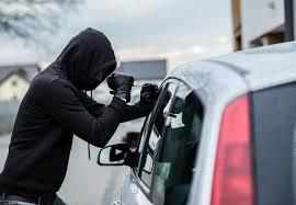 На Полтавщині чоловіка й жінку підозрюють в чисельних крадіжках з автомобілів