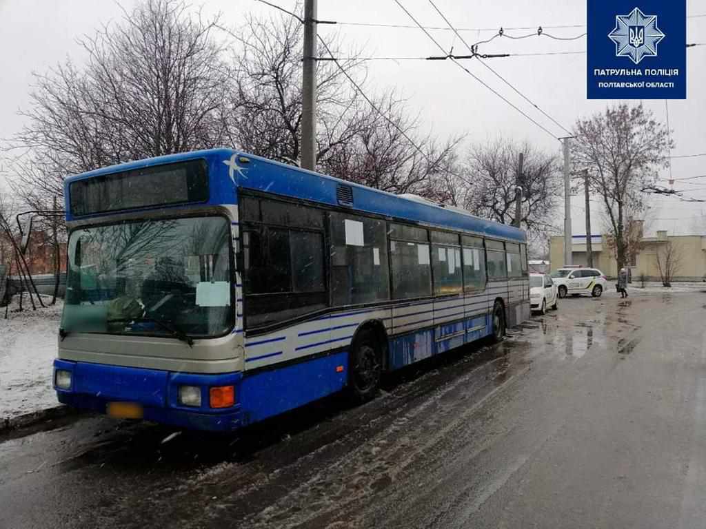 У Полтаві п’яний водій автобуса перевозив пасажирів, однак висновок лікаря – тверезий 