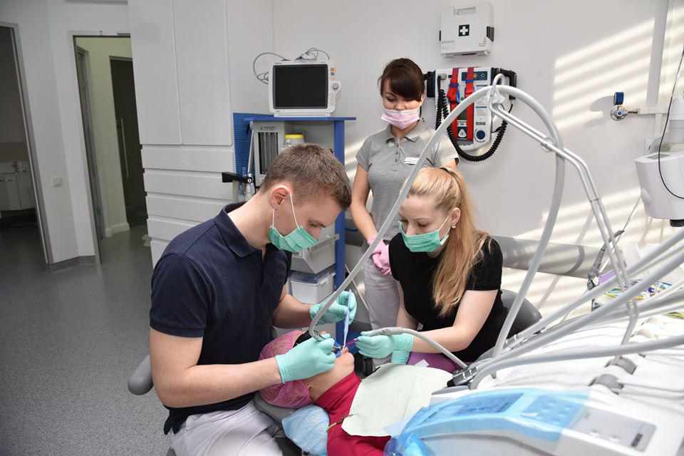 У Полтаві проводять конкурс стоматологів  «Шлях у світ майстерності»: стежити можна наживо. ФОТО, ВІДЕО
