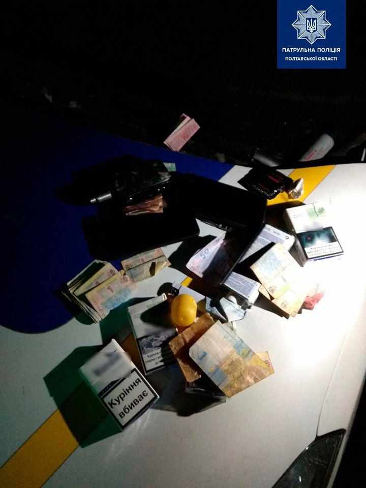 У Полтаві чоловіки «розважалися», стріляючи по пляшках, а потім пограбували свідка