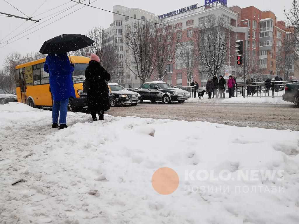 В облозі снігу: полтавці нарікають на нечищені вулиці і тротуари. ФОТО