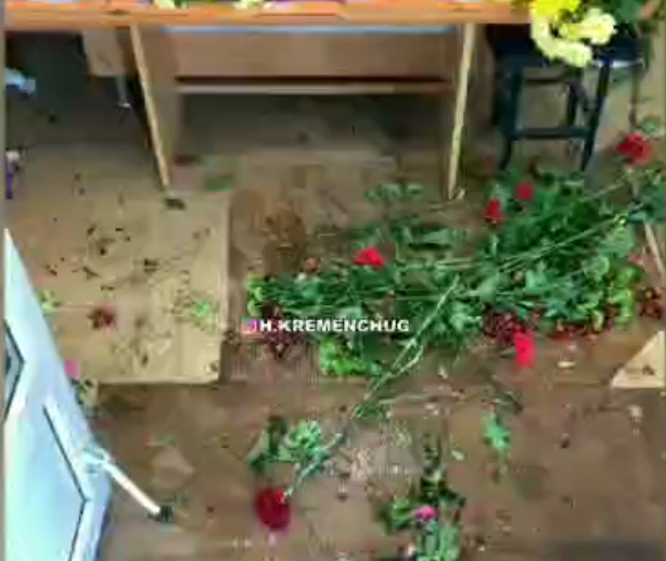 В День закоханих на Полтавщині невідомі в балаклавах розгромили квітковий магазин