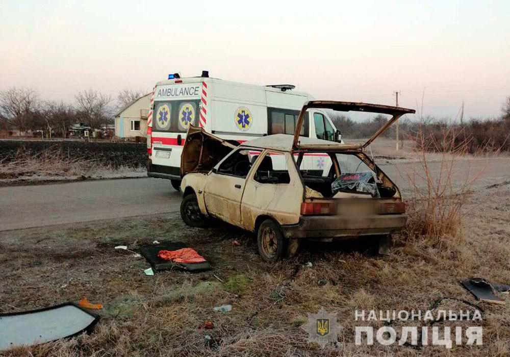 Під Кременчуком перекинувся автомобіль: постраждали троє людей