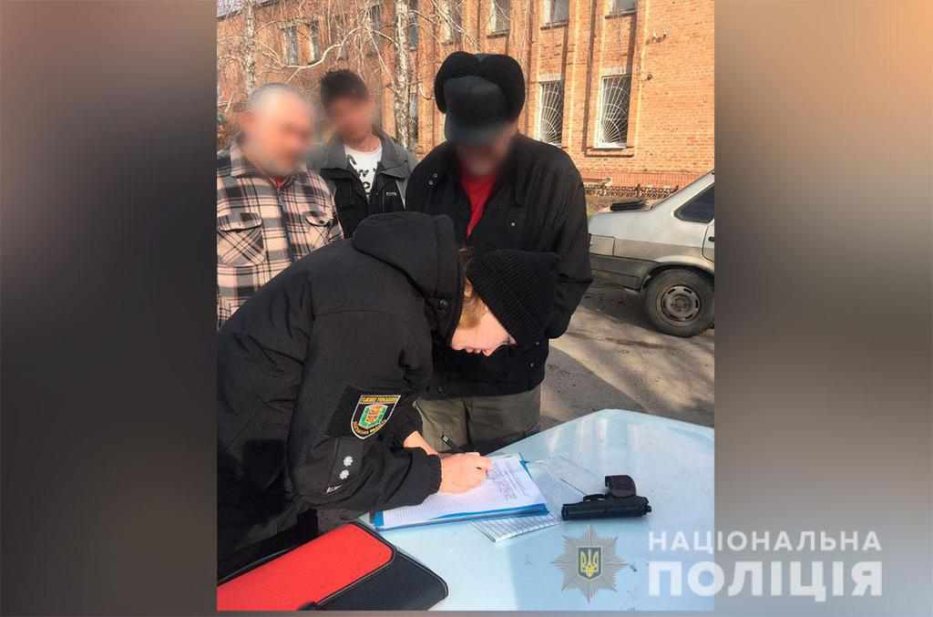 На Полтавщині чоловік стріляв у автомобіль