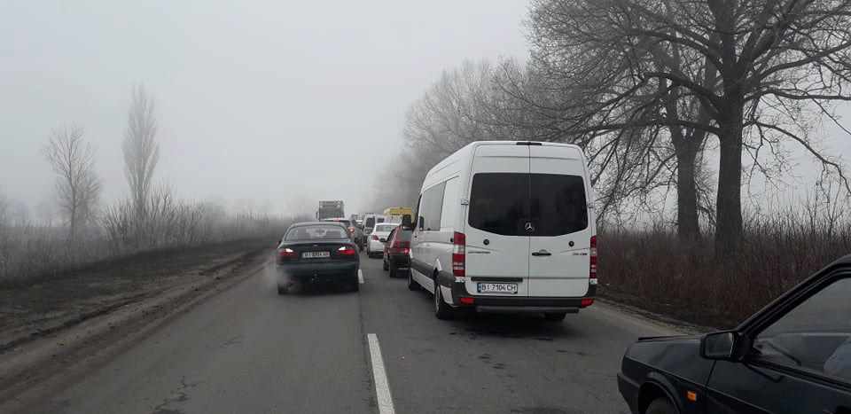На Полтавщині через мітинг проти приїзду евакуйованих з Китаю скасували рейсові автобуси