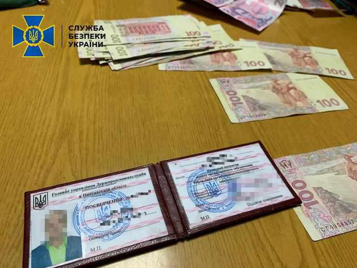 На Полтавщині затримали фахівця Держпродспоживслужби під час отримання хабара