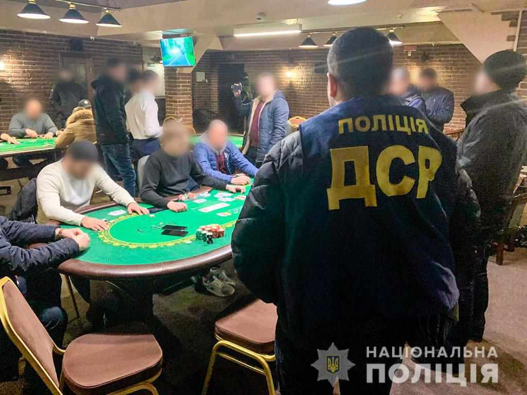 Організаторам підпільних казино на Полтавщині вручили підозри