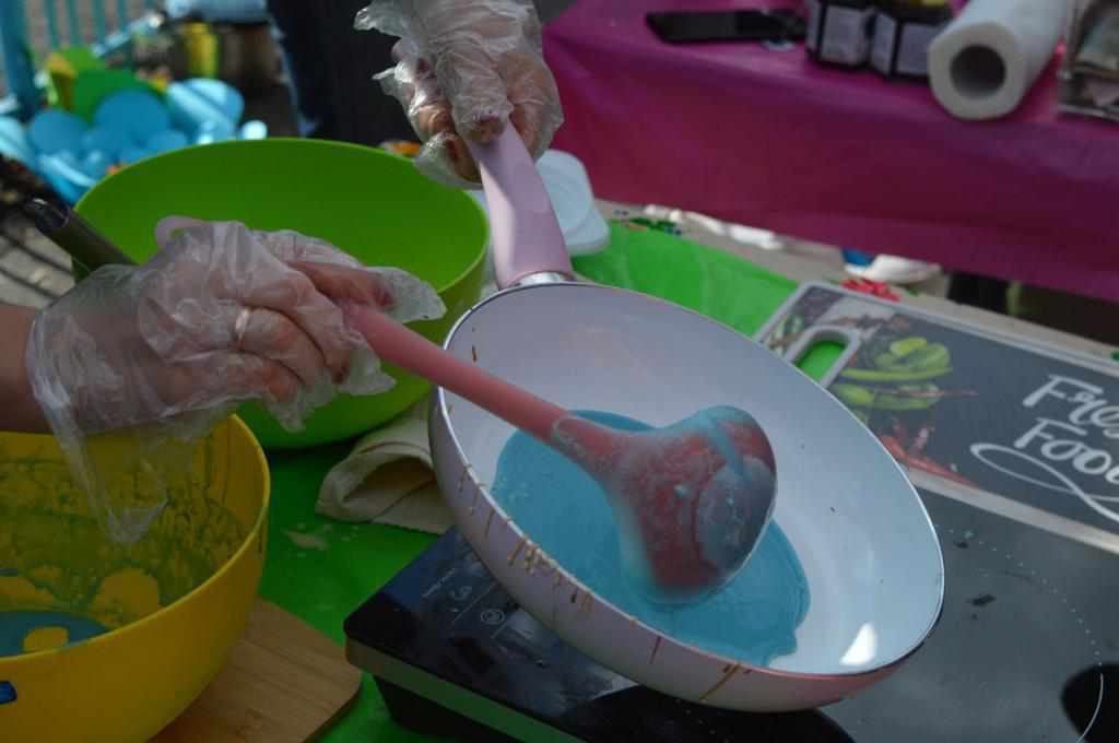 «Щедра Масниця» у Полтаві: кольорові млинці, закриття тюбінг-гірки і рекорд. ФОТО