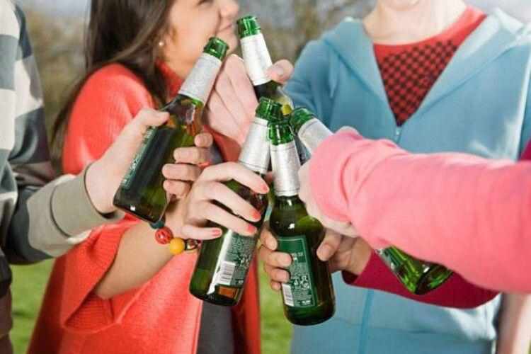 На Полтавщині дві школярки отруїлися алкоголем