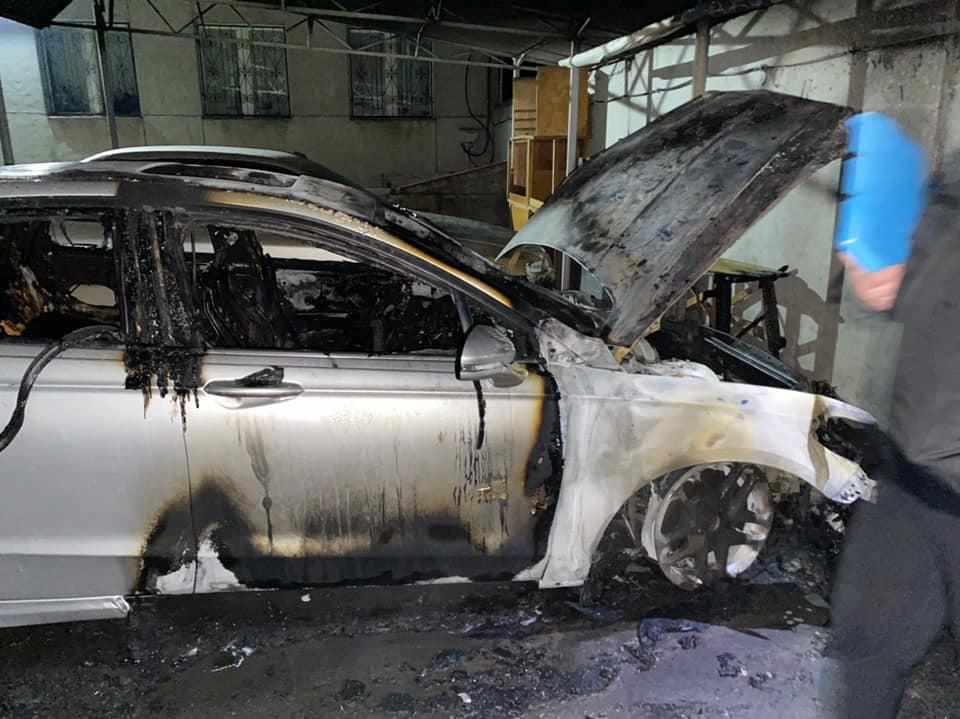 У Полтаві спалили автівку голови райради. ФОТО