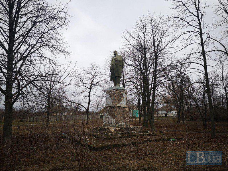 У селі на Полтавщині досі стоїть пам’ятник Леніну: коментар голови ОТГ. ФОТО