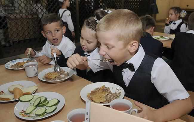 Харчування дітей у школах: як планують годувати учнів