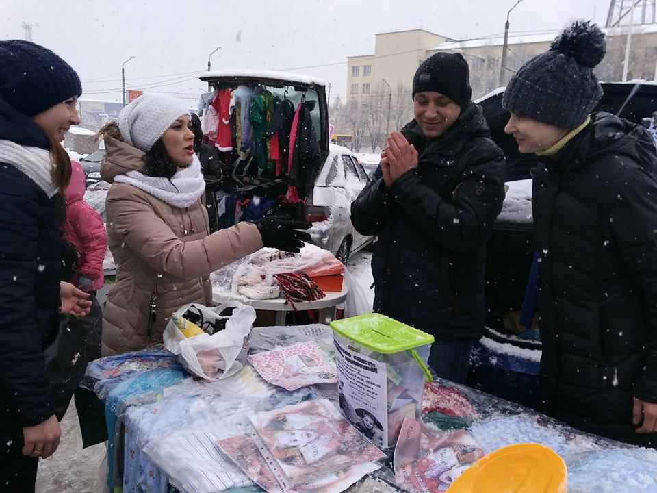 На благодійному ярмарку на лікування Каті Поповій зібрали п’ятнадцять тисяч