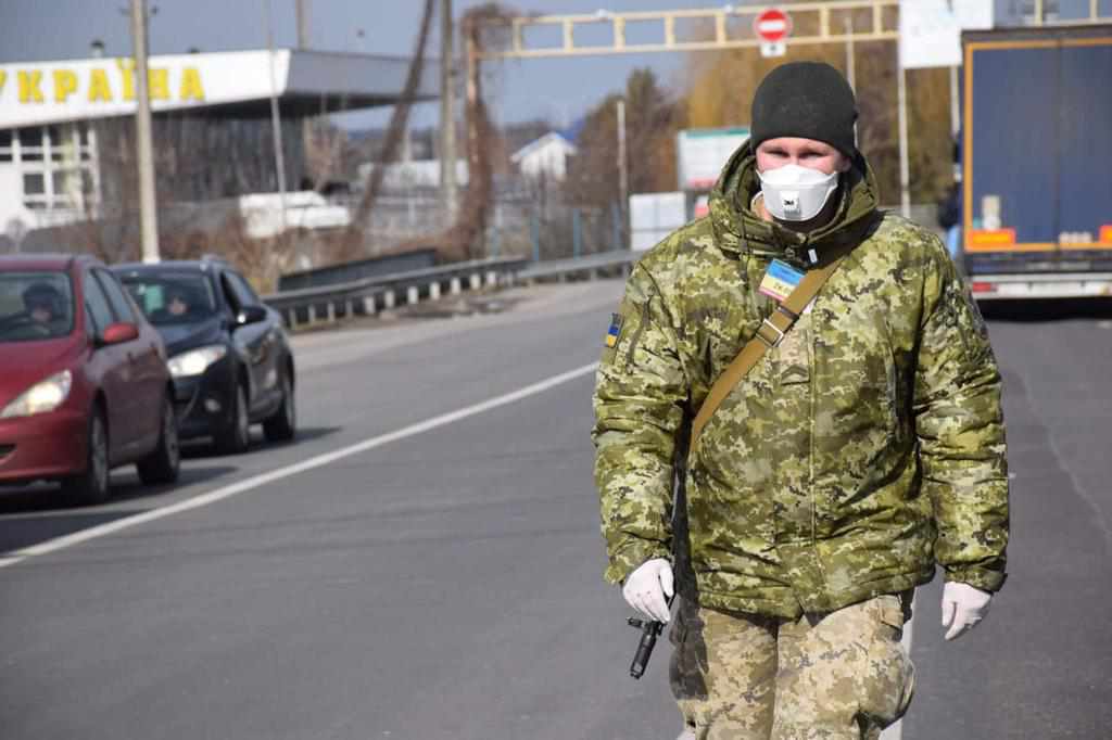 Через дві доби Україна закриє кордон для іноземців