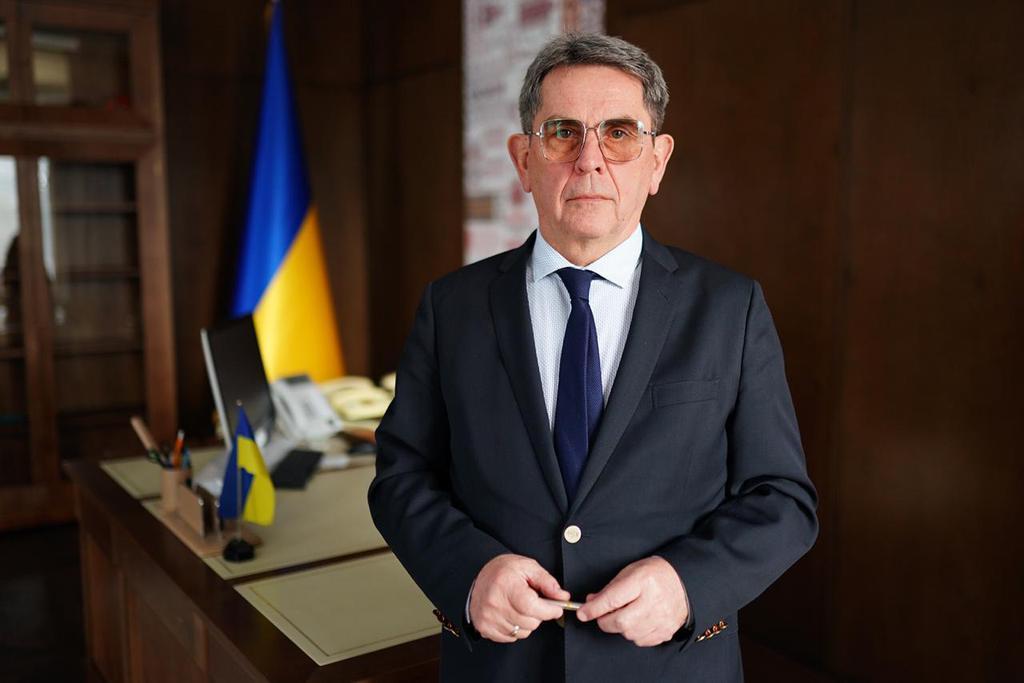 В МОЗ закликають закрити всі кафе, ресторани та ТРЦ, лишити лише аптеки і магазини