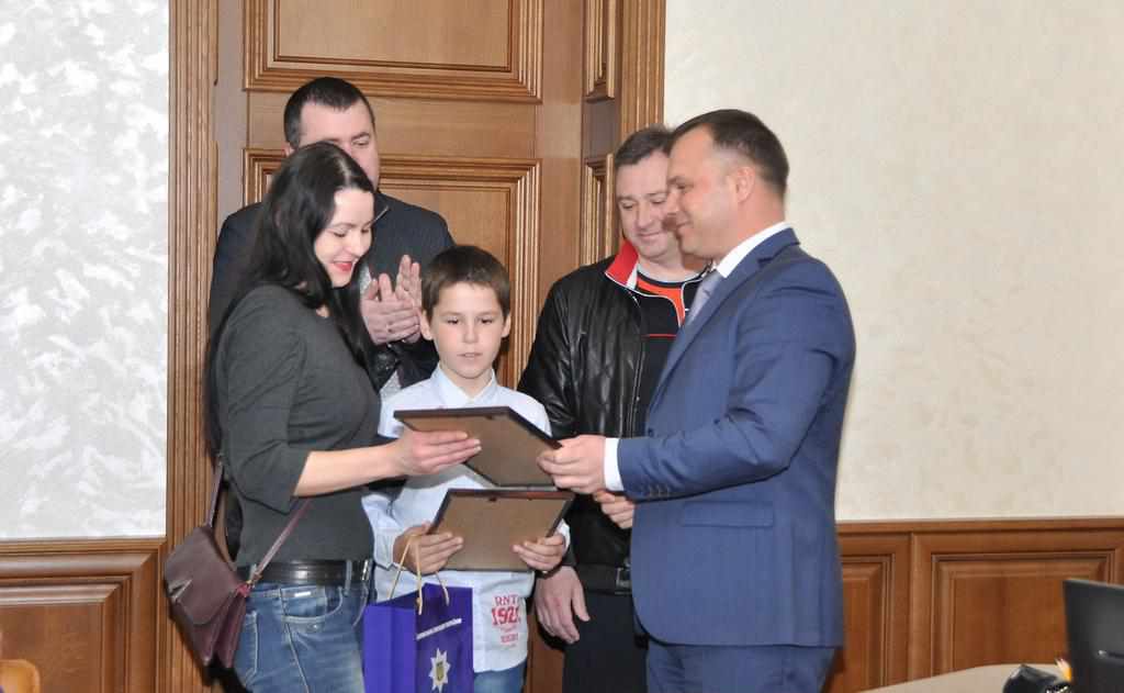 У Полтаві нагородили школяра та дорослих, котрі врятували дитину. ФОТО