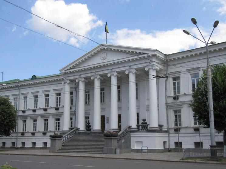 Депутати Полтавської міської ради проведуть сесію на вулиці: розподілятимуть гроші на боротьбу з коронавірусом