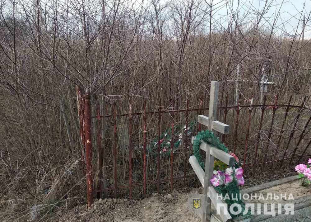На Полтавщині чоловік розкрадав могили