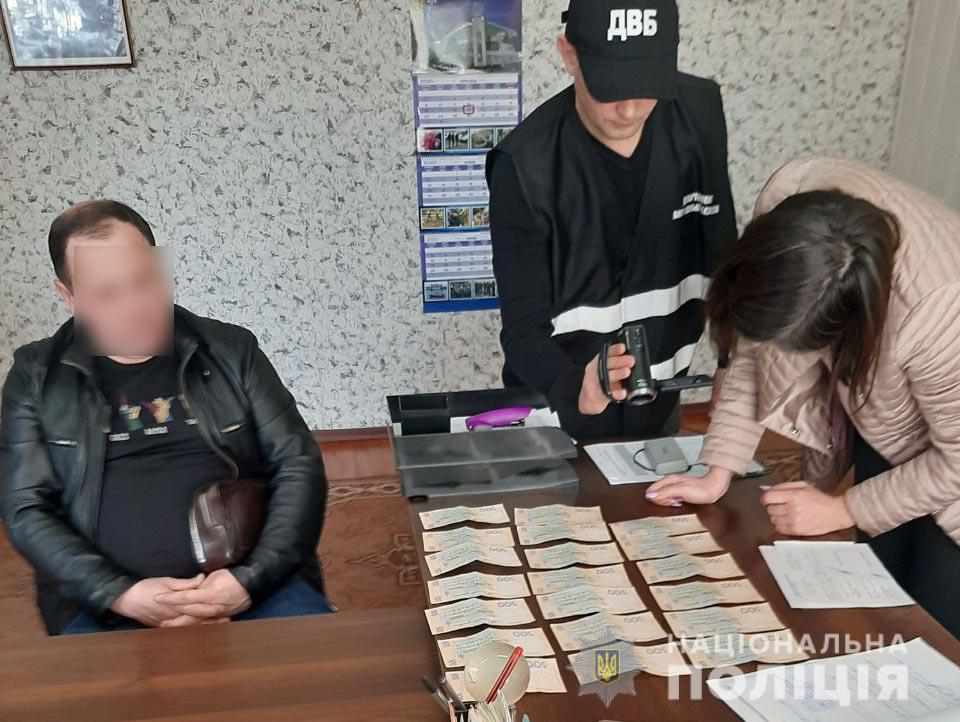 На Полтавщині чоловік за 10 тисяч гривень хотів підкупити начальника райвідділу