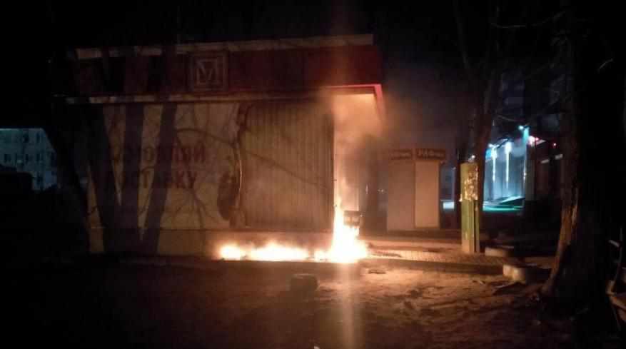 У Полтаві вночі підпалили два кіоски «Море пива»