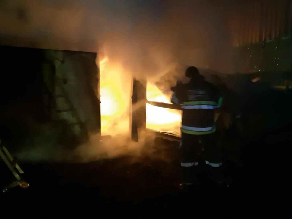 На Полтавщині у дерев’яному вагончику згорів чоловік: особа загиблого встановлюється