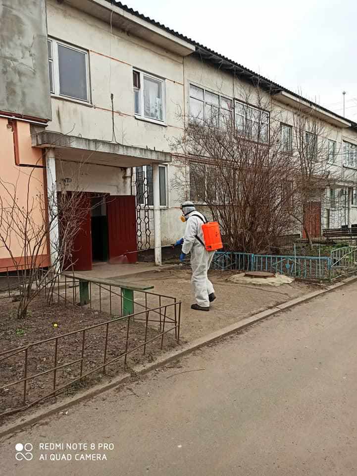 У Гадячі дезінфікують дитячі майданчики, будівлі банків, магазинів та під’їзди багатоповерхівок