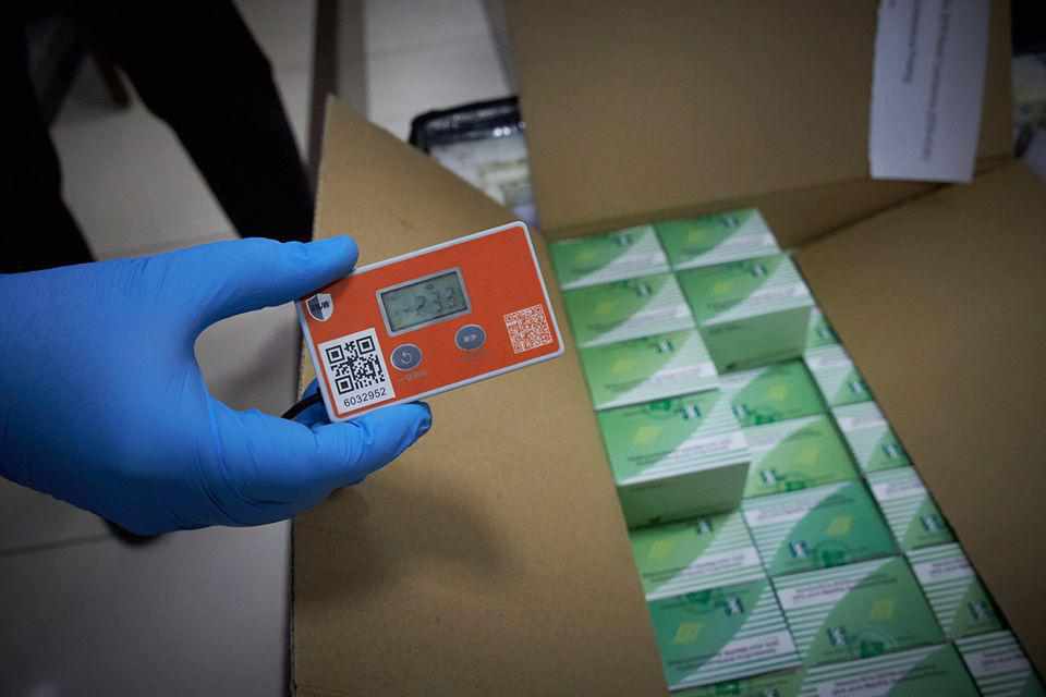 В Україну з Китаю надійшли 250 тисяч тестів для виявлення коронавірусу
