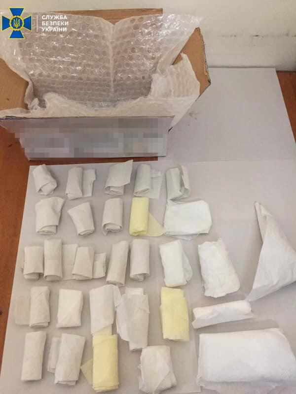 Полтавець хотів переправити до Євросоюзу предмети старовини. ФОТО