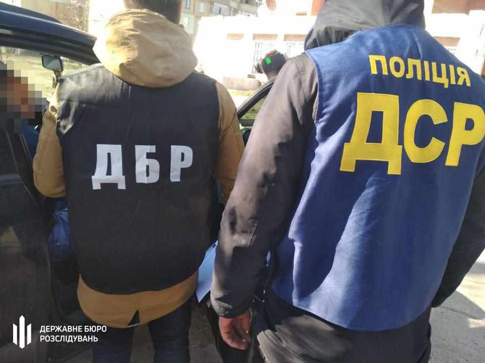 У Полтаві на хабарі спіймали митника, який вимагав кошти за розмитнення авто
