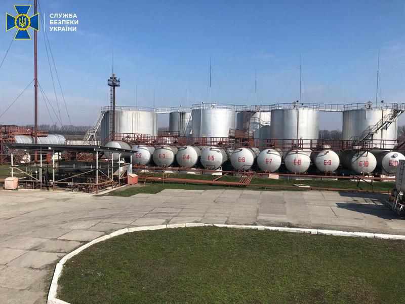 На Полтавщині викрили незаконну діяльність двох міні-заводів з виготовлення пального