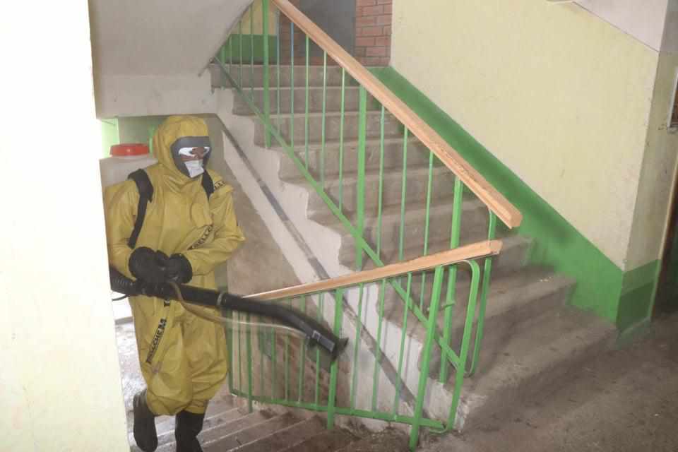 У Полтаві почали дезінфікувати під’їзди багатоквартирних будинків. ФОТО. ОНОВЛЕНО