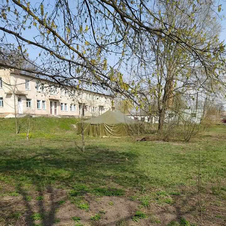 Біля лікарень на Полтавщині розгортають намети: у тимчасових пунктах прийматимуть з підозрою на коронавірус