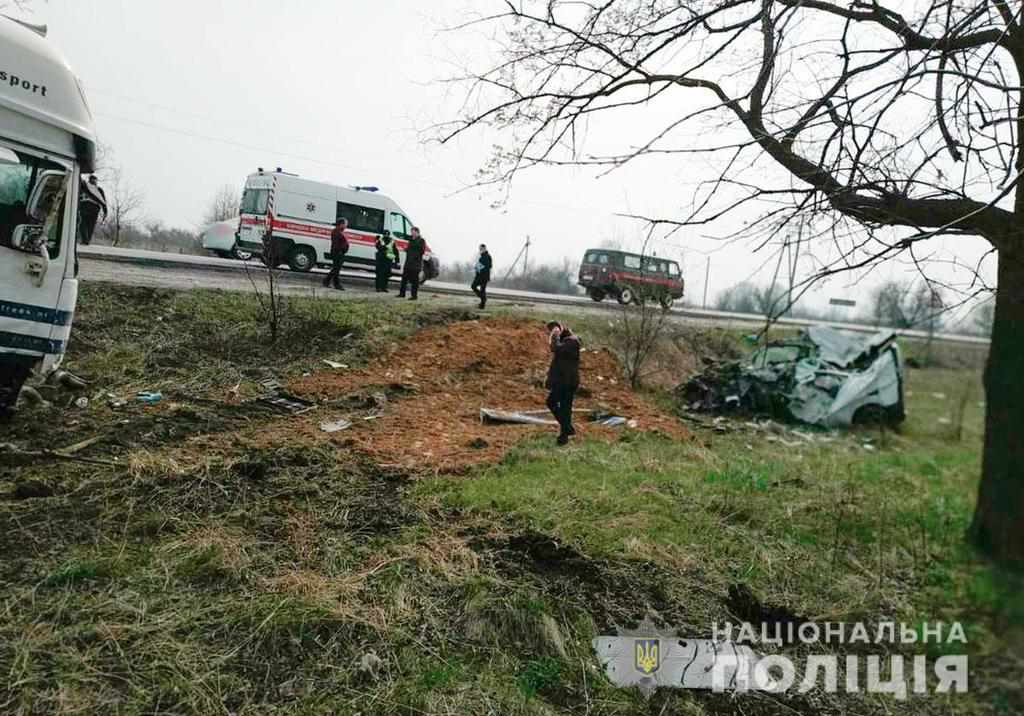 На Полтавщині зіштовшхнулися вантажівка та легкове авто: двоє людей загинули