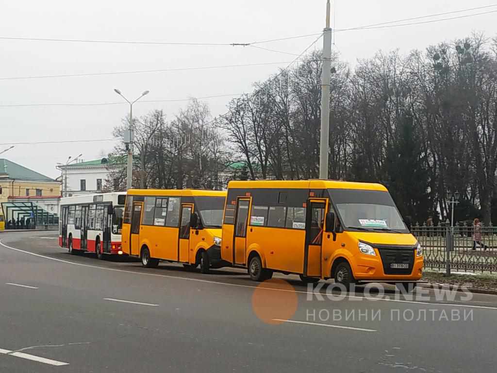 Як на Полтавщині медики дістаються на роботу та чому деякі перевізники відмовляються їх возити 