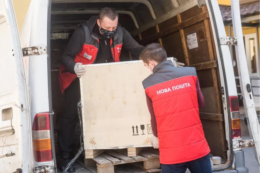 «Нова пошта» надіслала до Полтави та Чернівців чергову партію гуманітарної медичної допомоги