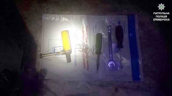 На Полтавщині патрульні затримали чоловіків, яких підозрюють у крадіжці автівки