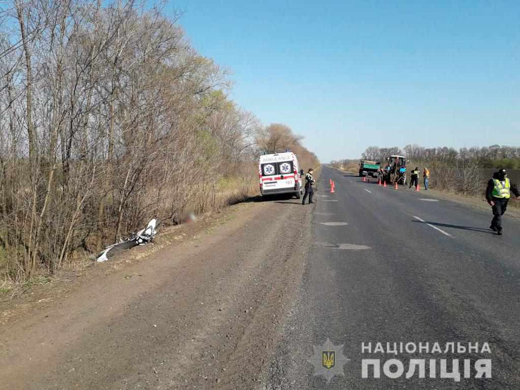 ДТП на Полтавщині: мотоцикл зіткнувся з трактором