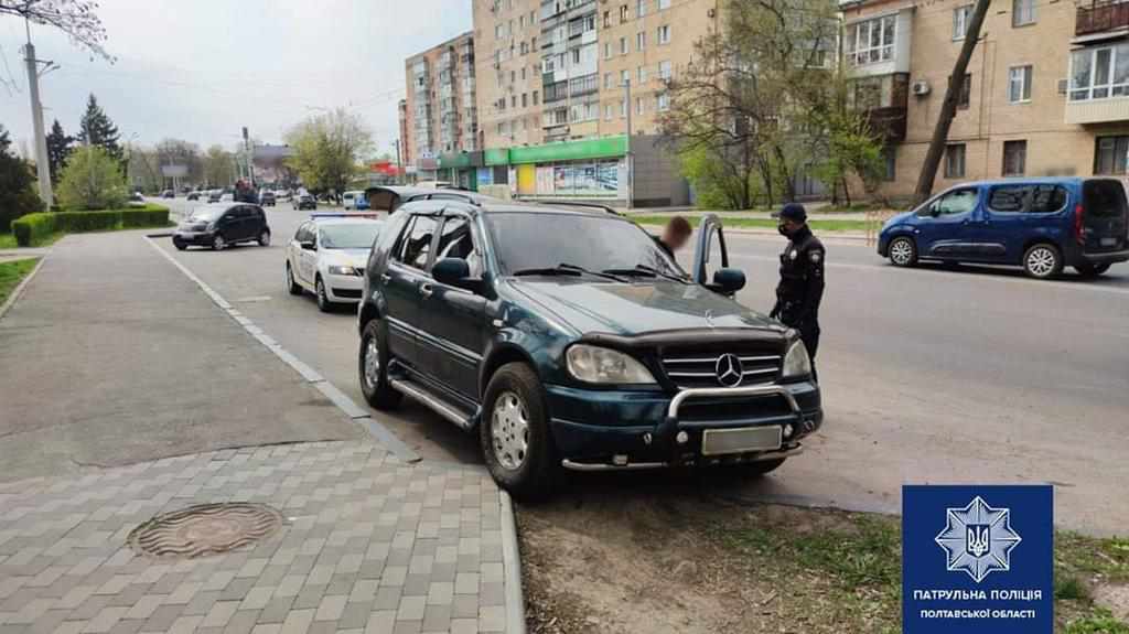 У Полтаві неповнолітній керував Мерседесом