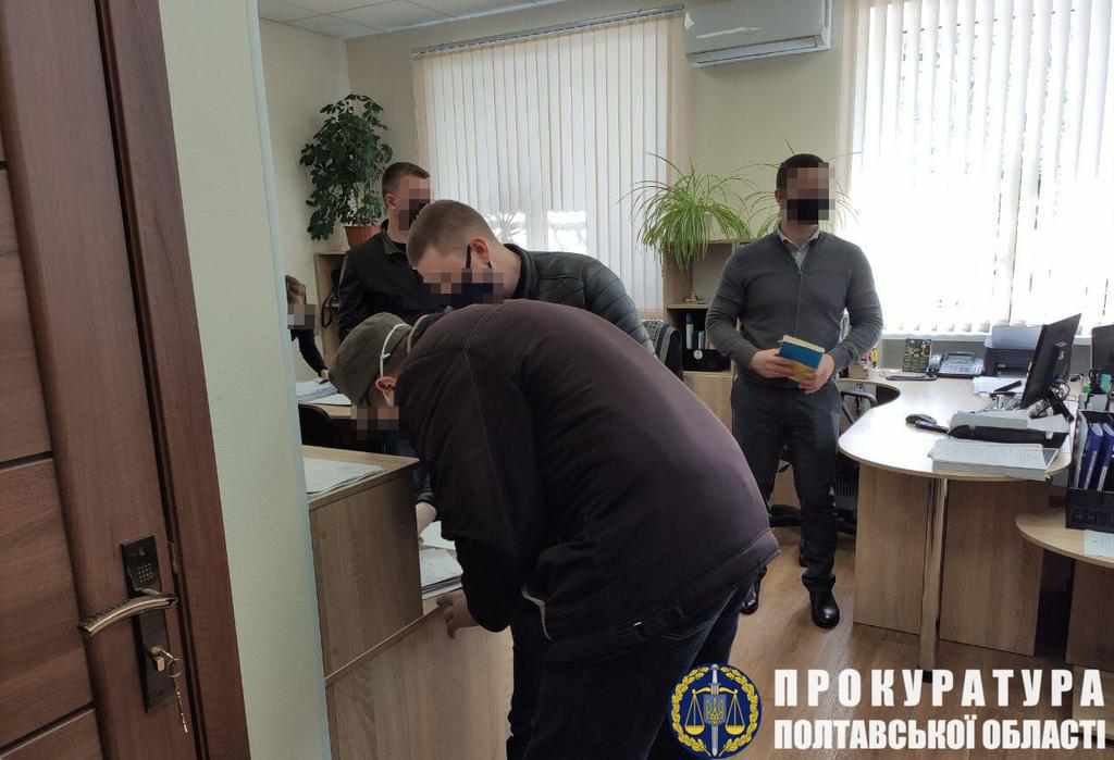 На Полтавщині обшукали міськраду та два підприємства