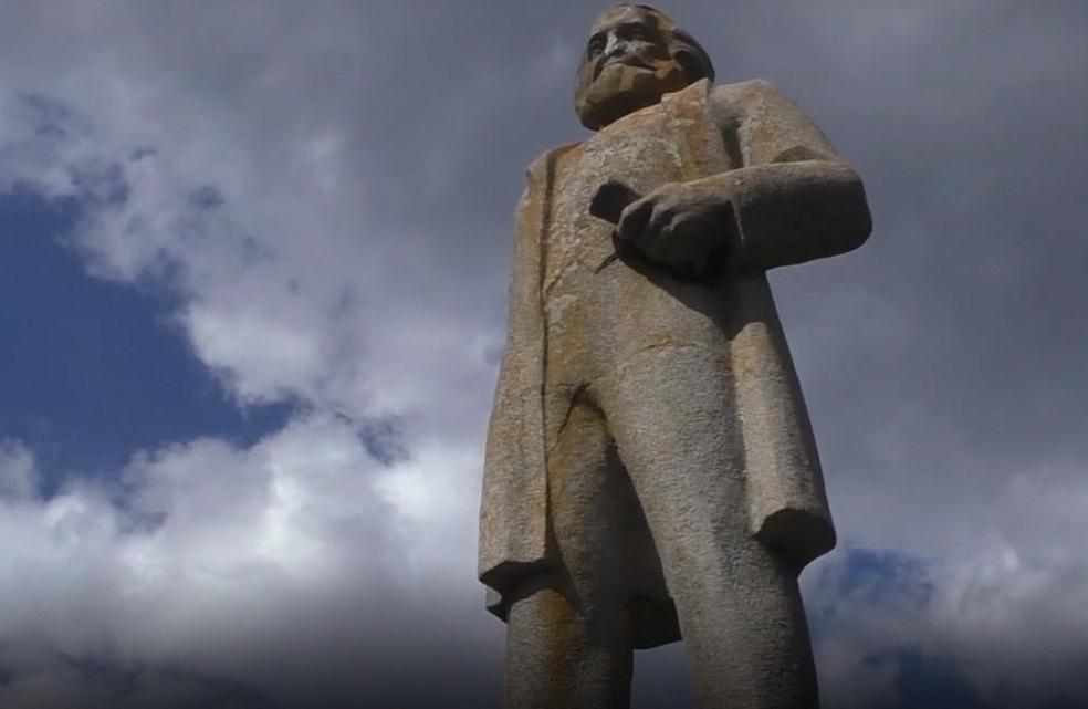 У селі на Полтавщині досі стоїть пам’ятник Карлу Марксу
