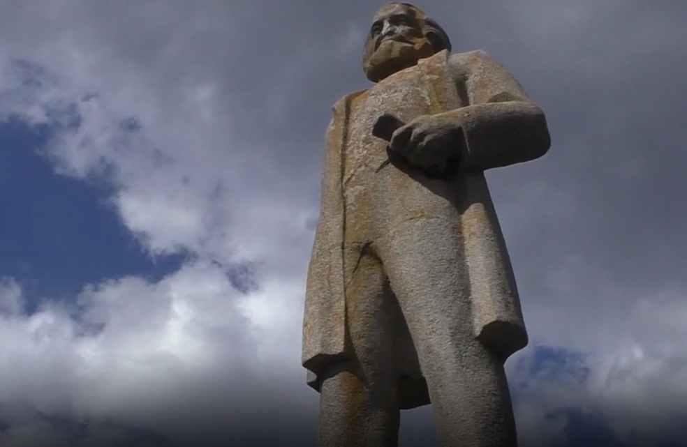 У селі на Полтавщині досі стоїть пам’ятник Карлу Марксу