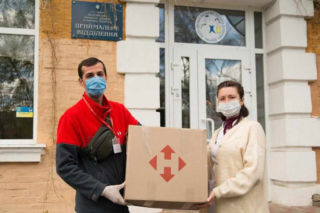 «Нова пошта» дарує маленьким пацієнтам лікарень розваги й створює хороший настрій