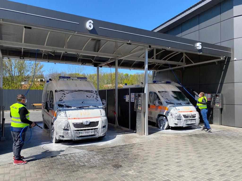 У Полтаві автомийка безкоштовно дезінфікує авто служби «103»: днями її відключили від каналізації. ФОТО. ОНОВЛЕНО