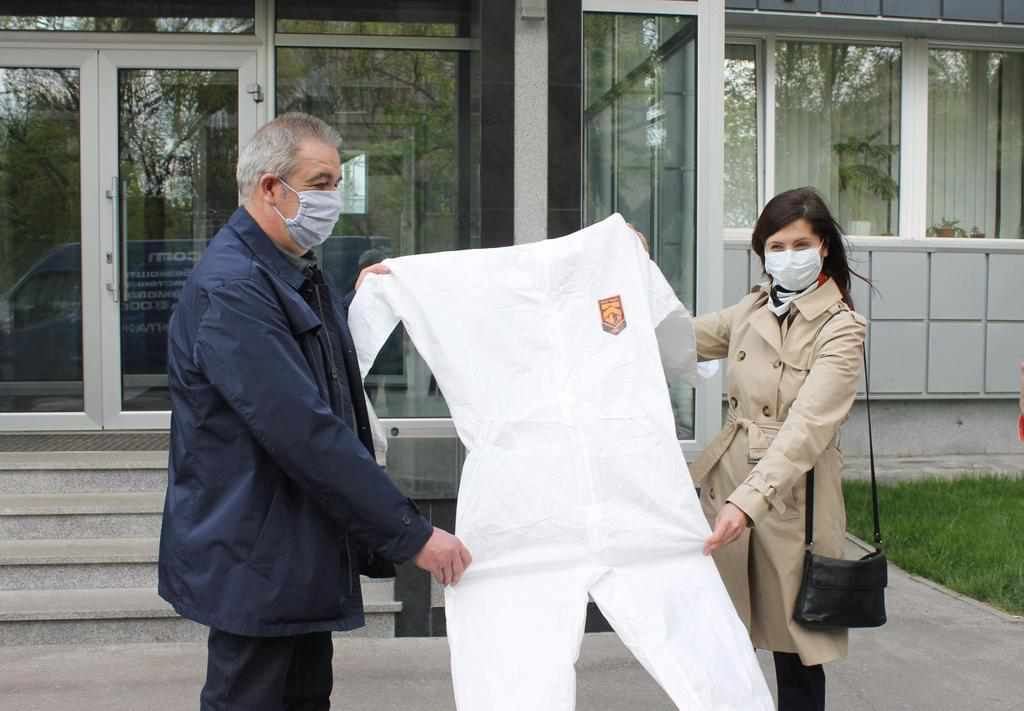 Полтавський бізнес знову скинувся: лікарі отримають 10 тисяч захисних костюмів