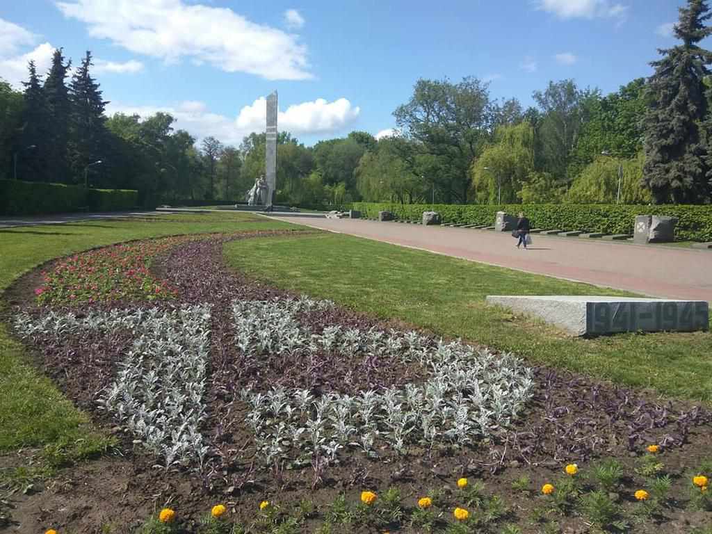 У Полтаві висаджують квіти: що нового буде на клумбах. ФОТО