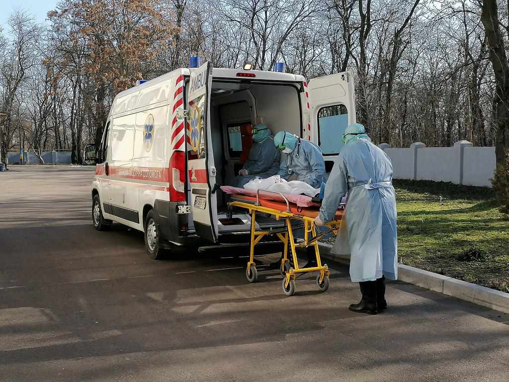 Медики на Полтавщині отримають надбавки, коли лікарні завершать укладання договорів з НСЗУ